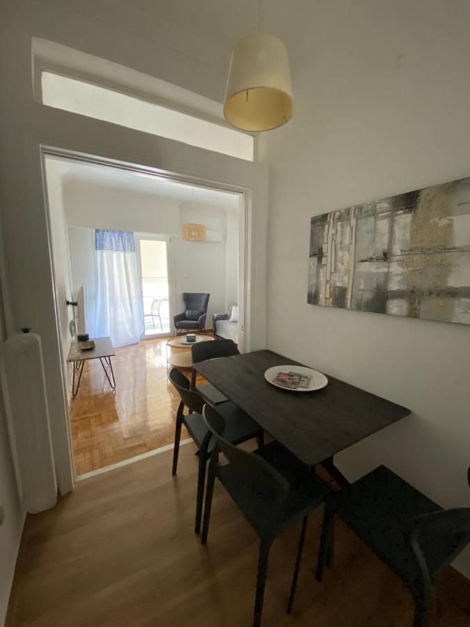 Stylish Urban Apartment By Yha Атина Екстериор снимка
